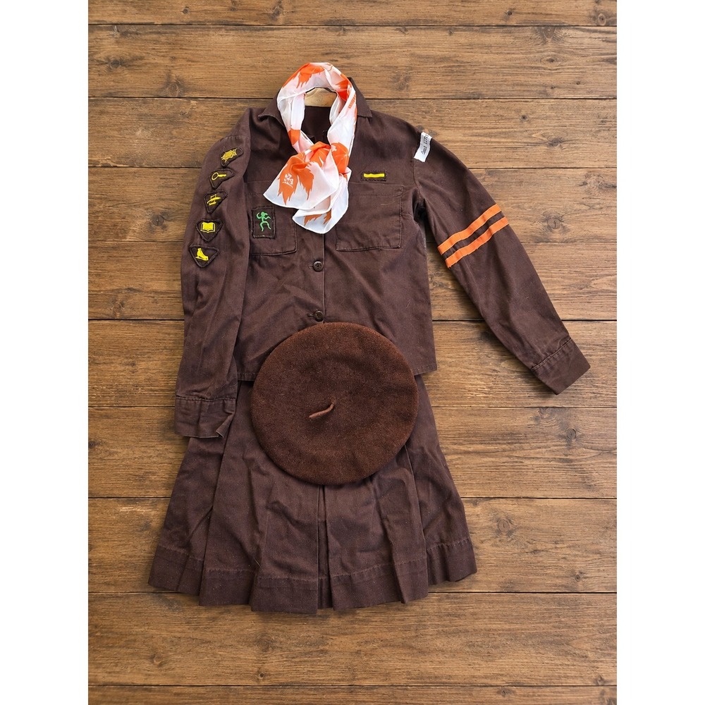 Vintage Girl‎ Guides of Canada Brownie Uniform Shirt Skirt Beret Scarf Patches